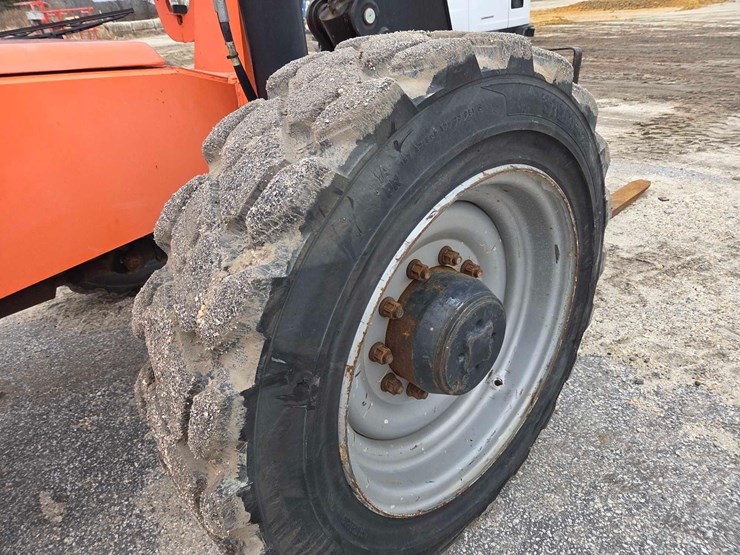 2016-sky-trak-8042-image-12