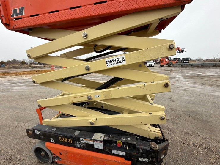 2017-jlg-1932r-image-9