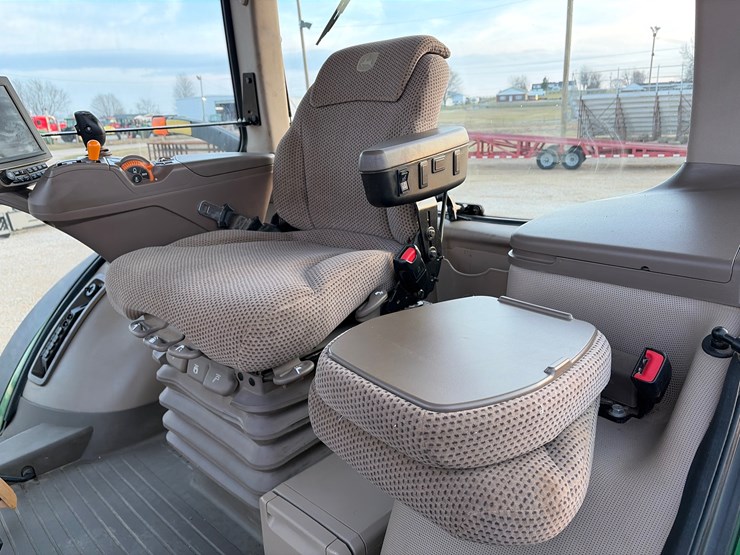 2018-john-deere-8245r-image-24