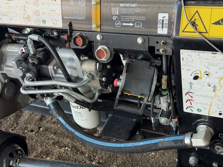 2023-mac-don-fd240-image-11