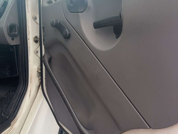 2009-freightliner-business-class-m2-106-image-24