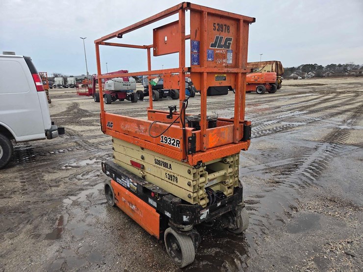 2017-jlg-1932r-image-2