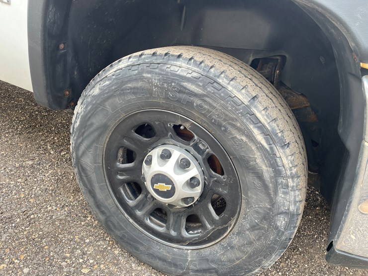 2012-chevrolet-2500hd-image-13