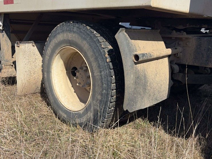 1993-international-8100-image-7