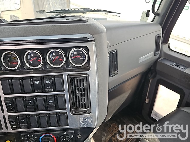 2021-mack-mack-anthem-t64-6x4-truck-tractor,-day-cab,-mp-7-425hp-diesel-engine,-automatic-m-drive-transmission-image-35