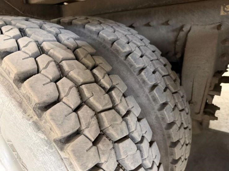 2017-peterbilt-567-image-63