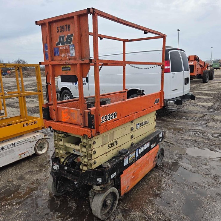 2017 JLG 1932R