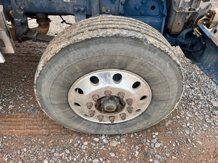 2013-peterbilt-367-image-11