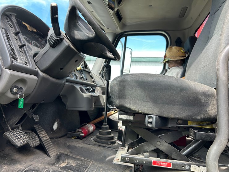 2012-freightliner-/-knapheide-20’-bed-image-18