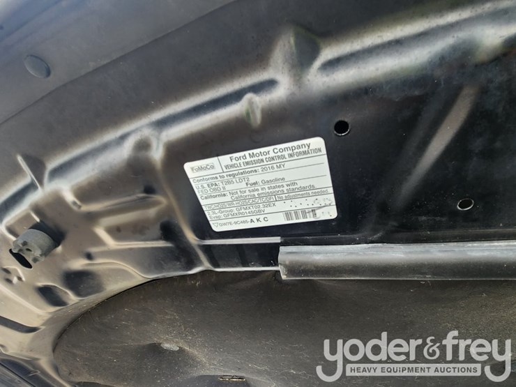 2016-ford-explorer-image-40