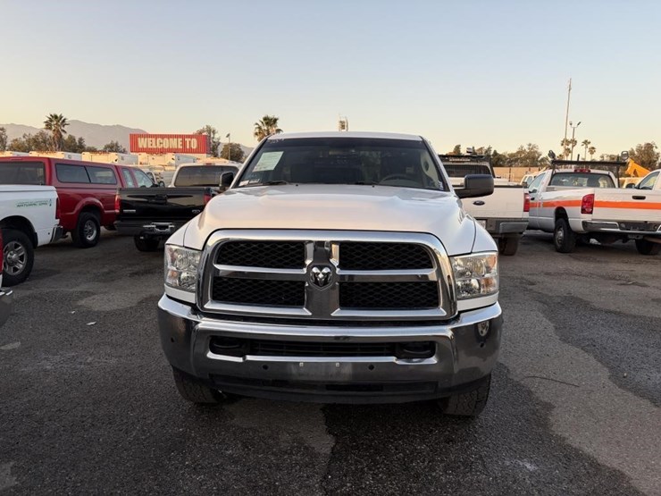 2016-dodge-2500-image-5