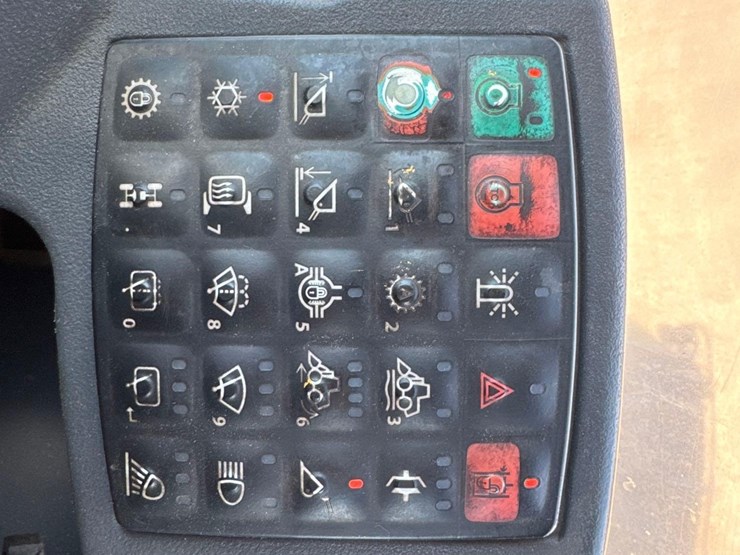 2018-deere-524k-image-23