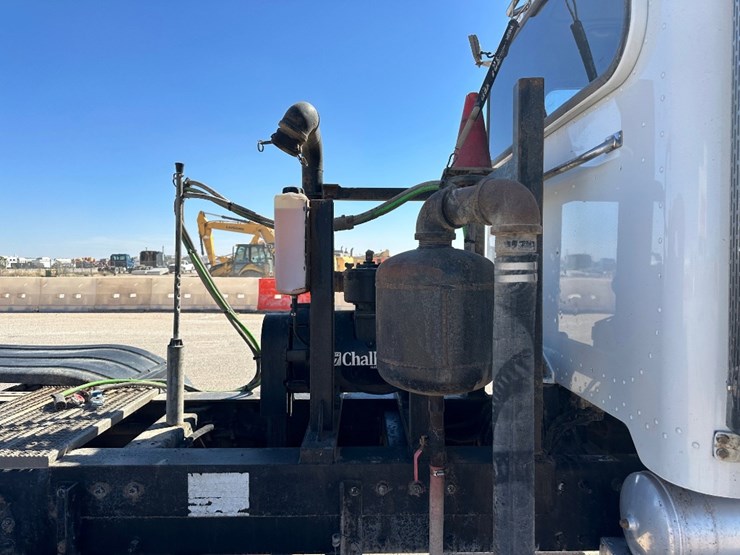 2008-peterbilt-365-image-4