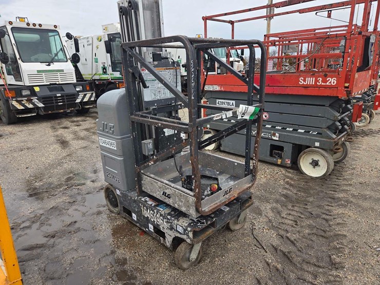 2016-jlg-20mvl-image-2
