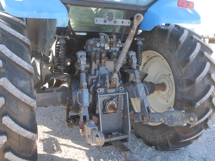 new-holland-tm125-image-36