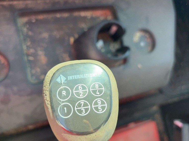 1993-international-8100-image-25