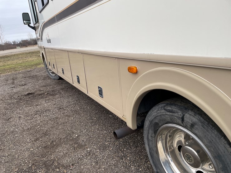 #2026-•-1999-ford-fleetwood-bounder-32h-rv-(has-wi-title)-image-19