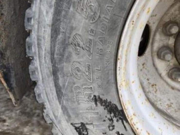 2009-gmc-t7500-image-13