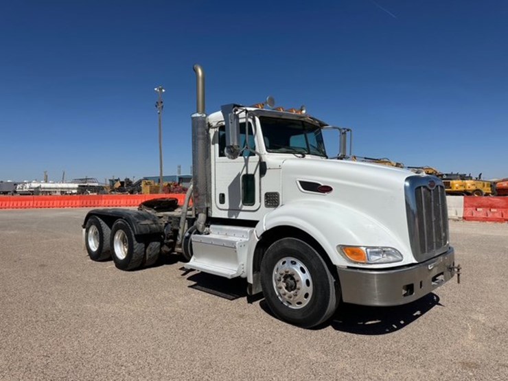 2012-peterbilt-386-image-3