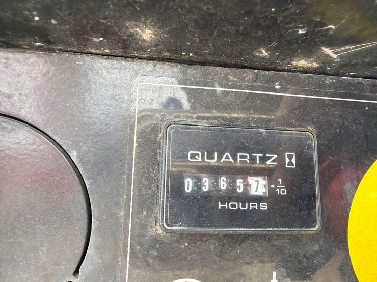 2017-jlg-1932r-image-8