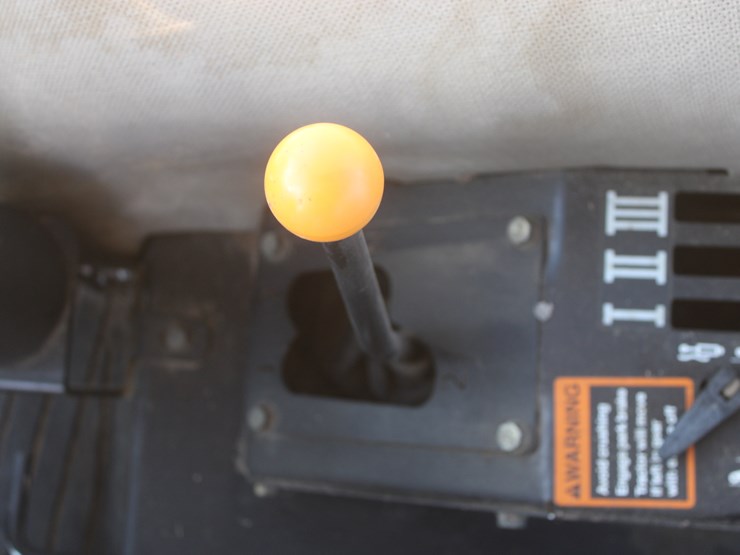 2011-john-deere-6115d-image-55