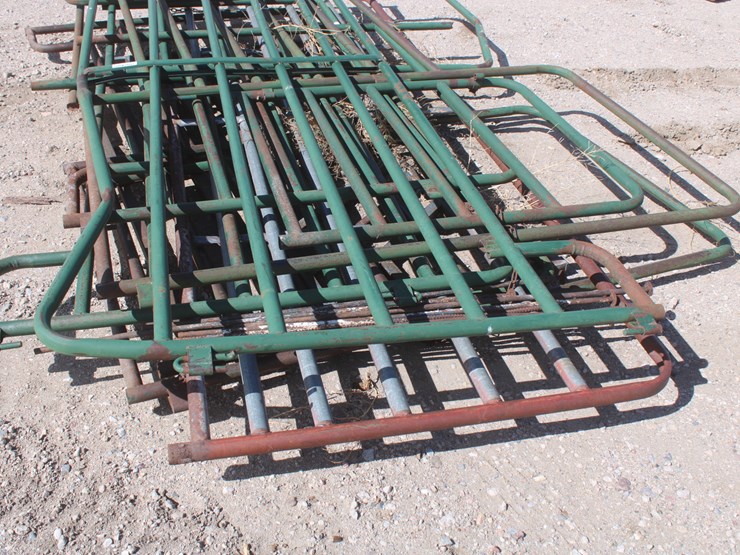 #2097-•-assortment-of-panels-and-gates-image-5