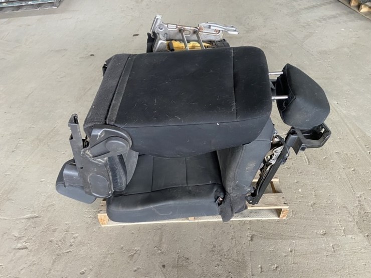 2015-ford-explorer-image-8