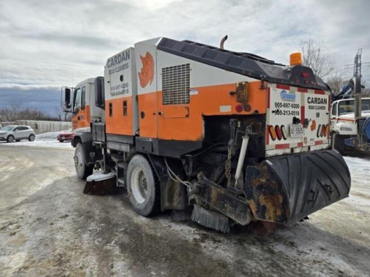 2009-gmc-t7500-image-8