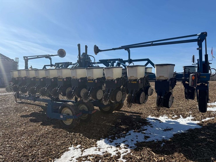 2009-kinze-3600-image-11