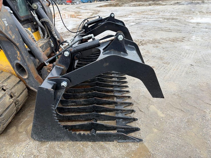 2019-new-holland-c237-image-12