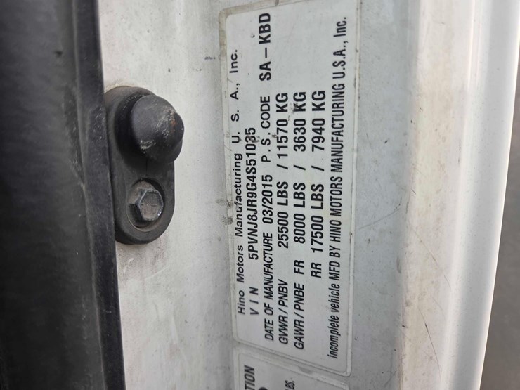 2016-hino-268-image-15