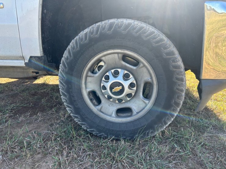 2017-chevrolet-silverado-2500hd-image-13