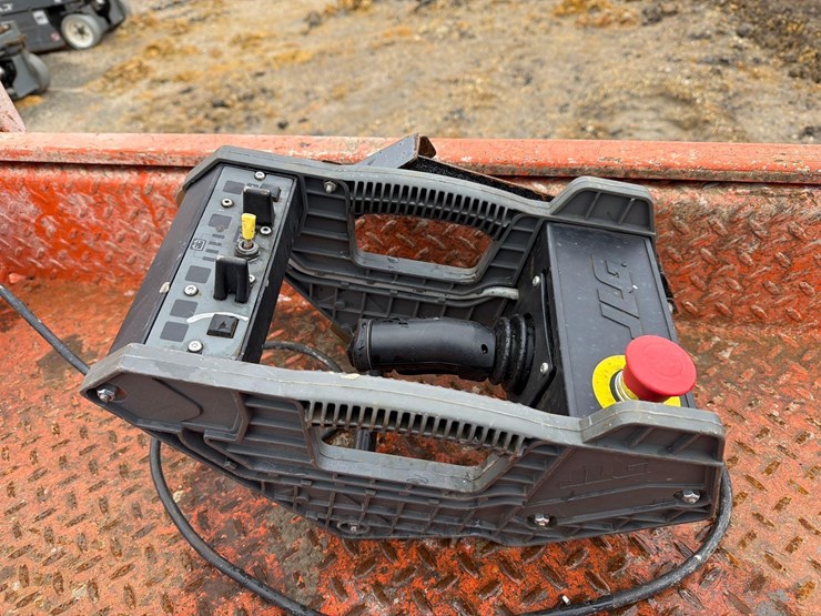 2017-jlg-1932r-image-9