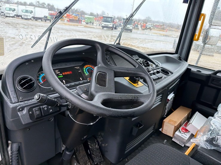 2025-dennis-eagle-proview-image-24