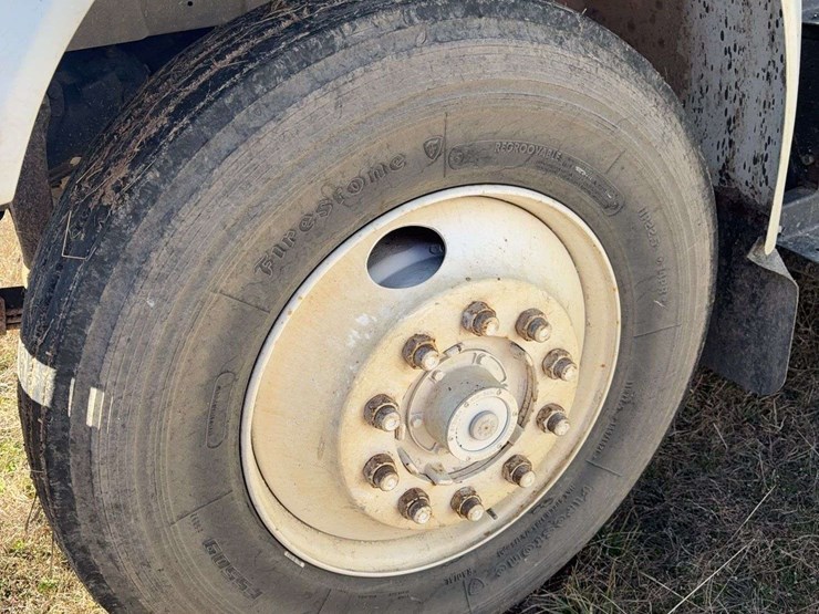 1993-international-8100-image-13