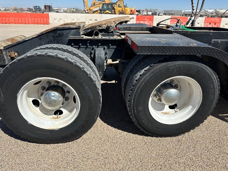 2013-peterbilt-367-image-7