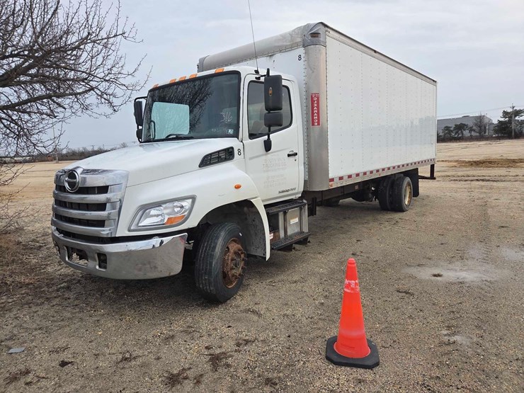 2016-hino-268-image-1