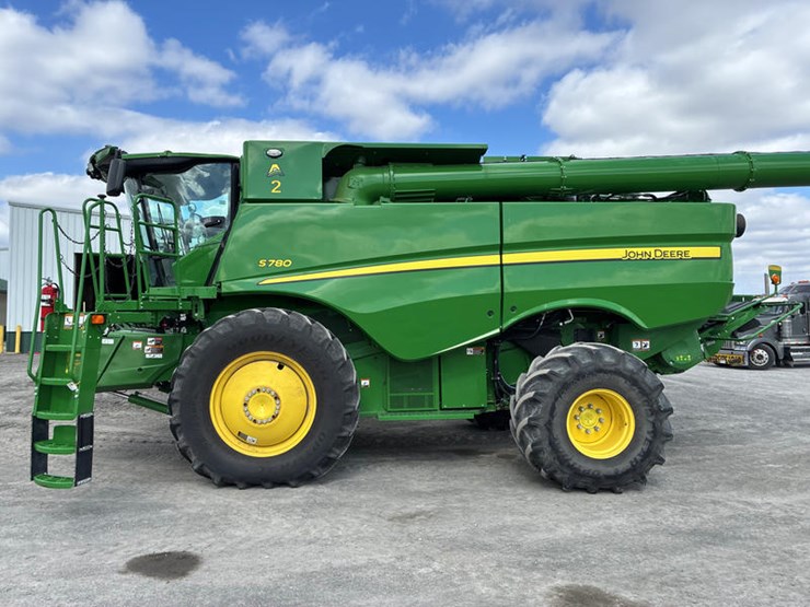 2023-john-deere-s780-image-3