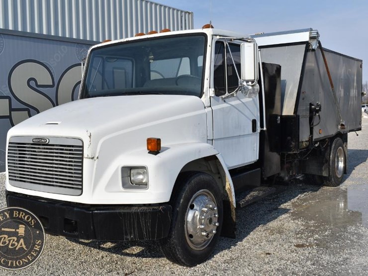 2001-freightliner-fl60-image-1