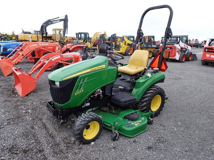 2017-john-deere-1023e-image-2