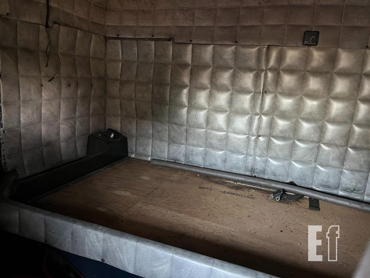 1985-peterbilt-359-image-8