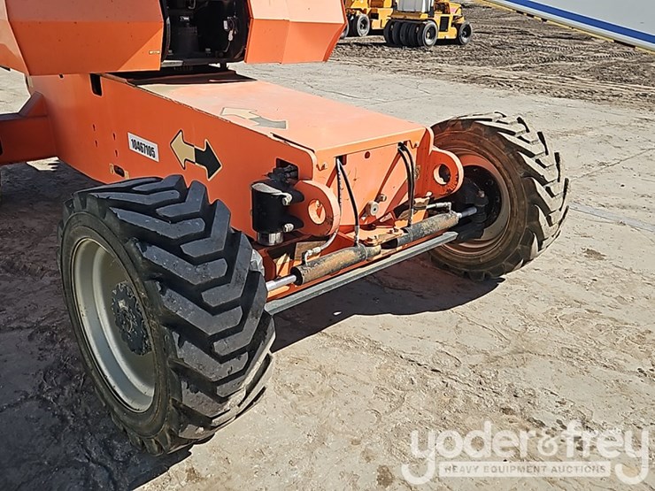 2016-jlg-800s-image-15