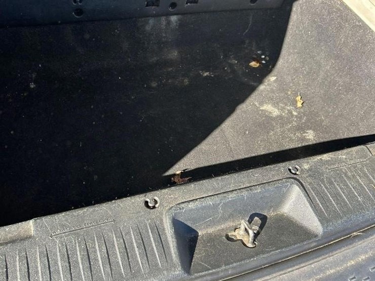 2016-chrysler-town-&-country-image-18