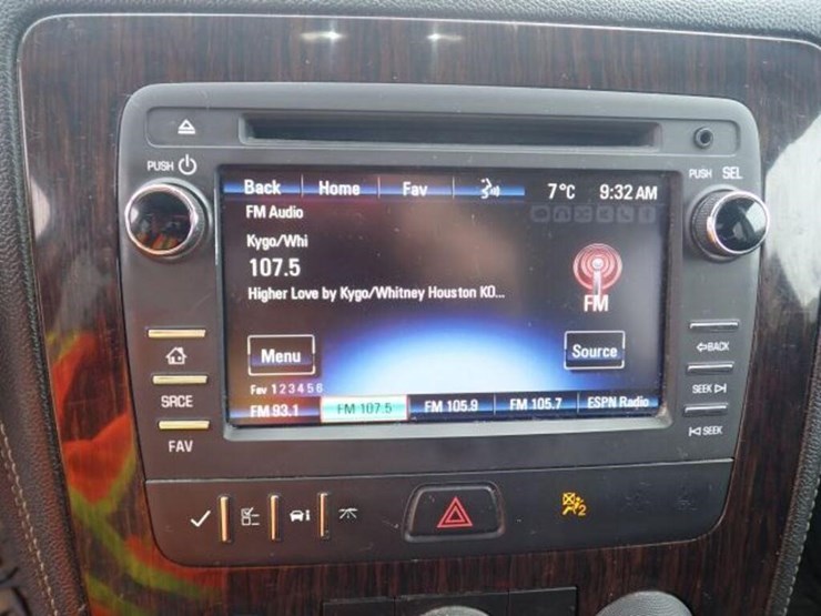 2015-chevrolet-traverse-image-25