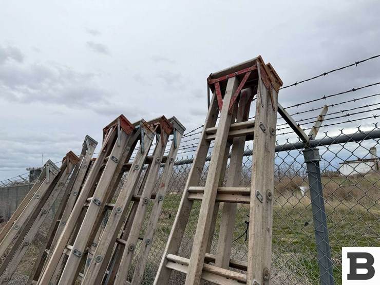7'-wooden-orchard-ladders-image-3
