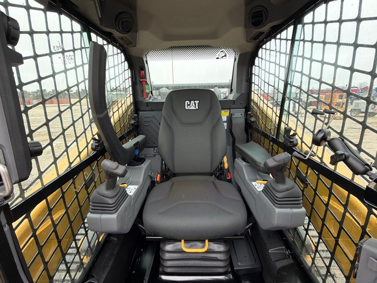 2025-caterpillar-255-image-16