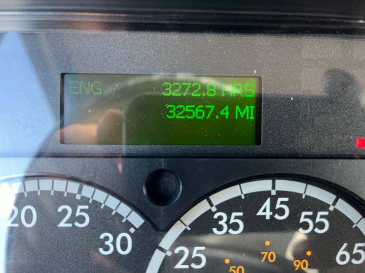 2020-freightliner-114sd-image-28