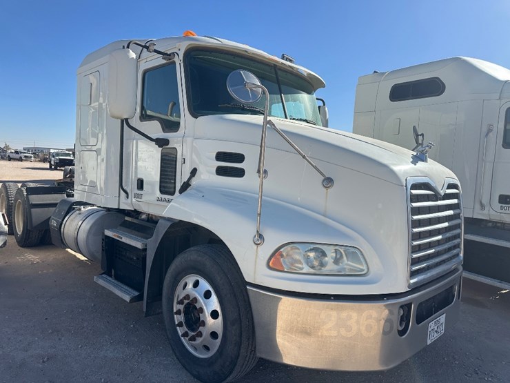 2018-mack-pinnacle-image-3