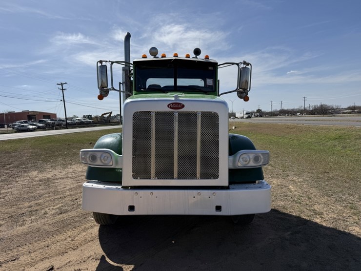 2020-peterbilt-367-image-2