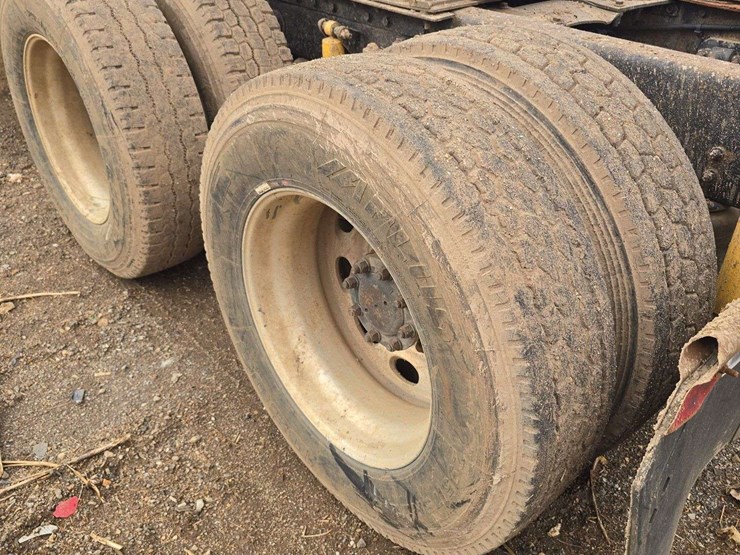 2005-peterbilt-378-image-19